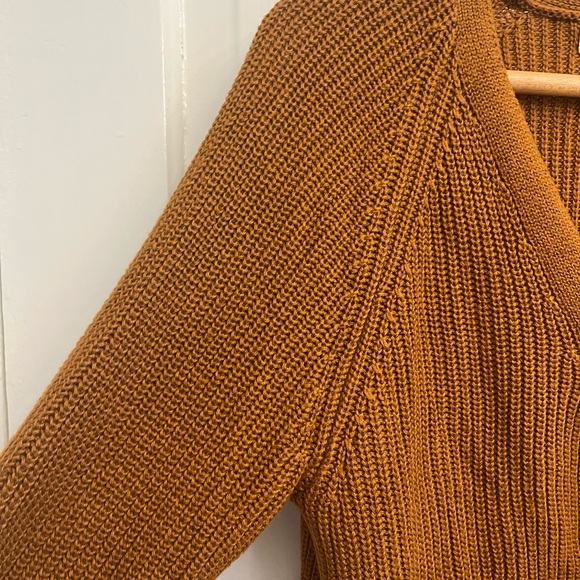Center-Ruched V-Neck Sweater - Picture 2 of 5